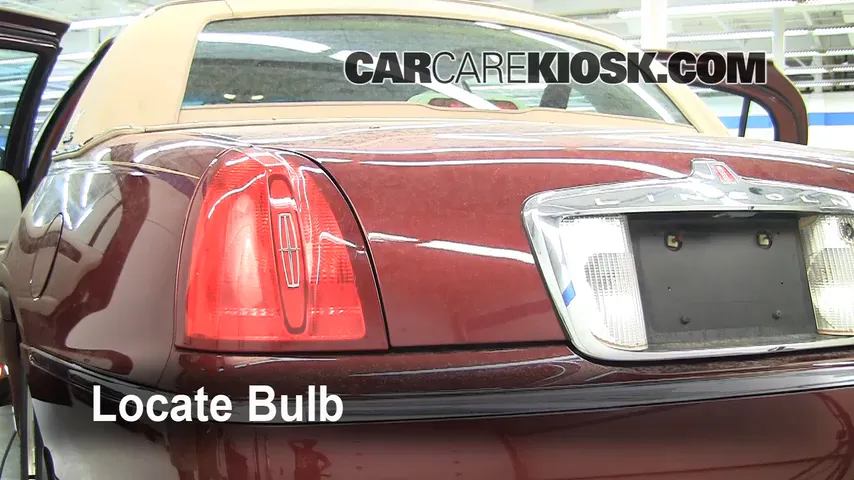 1999 Lincoln Town Car Signature 4.6L V8 Éclairage Feux de marche arrière (remplacer une ampoule)